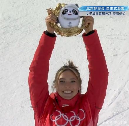 包含南美运动员勇夺铜牌，赢得观众掌声！的词条